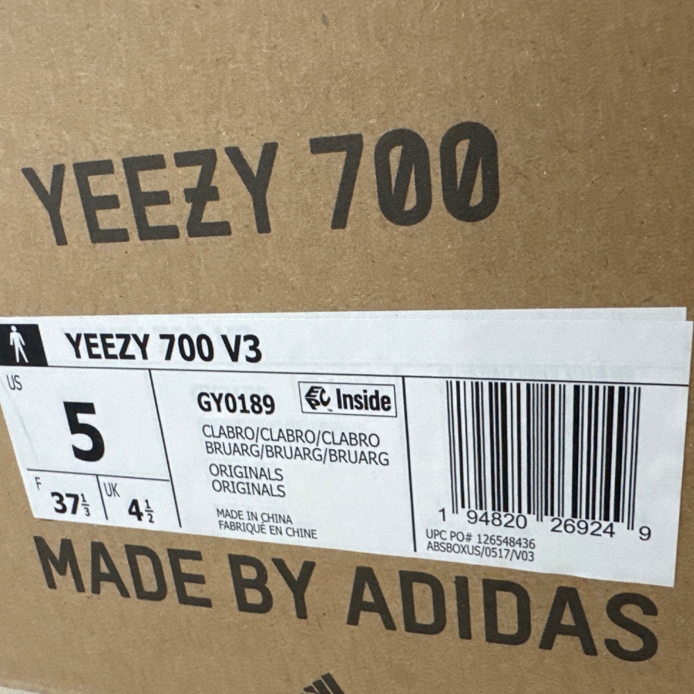 Yeezy 700 V3 Sneakers